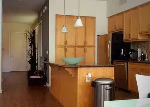 MDR Loft 1 Br condo by RedAwning