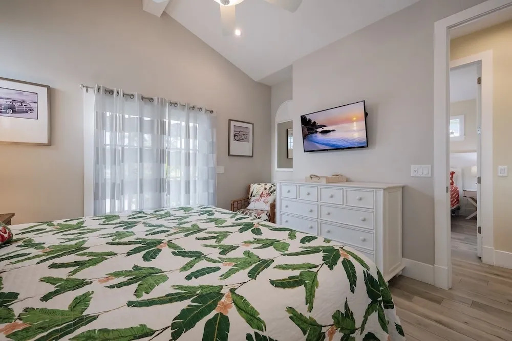 Jersey Girl 5 Bedroom Home by RedAwning