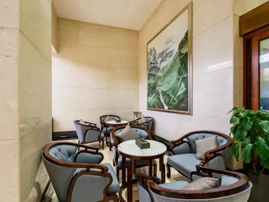 Fenghuangge Hotel