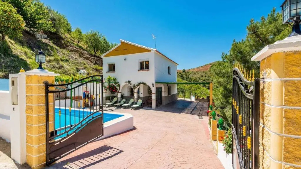 Casa Victoria Alozaina by Ruralidays