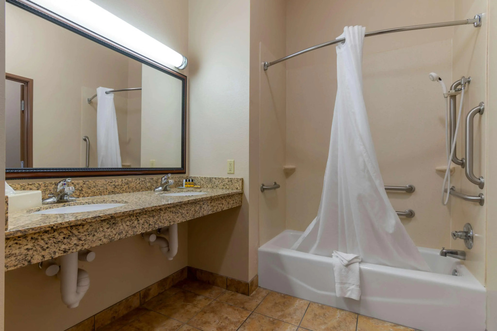 Best Western Plus Butterfield Inn