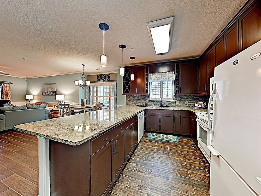 New Listing! Pristine Condo W/ Pool & Patio Condo