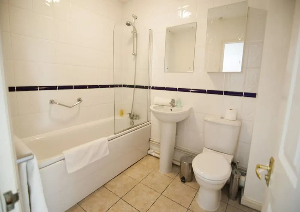Alexandra Court One Bedroom Central Windsor Flats with Parking