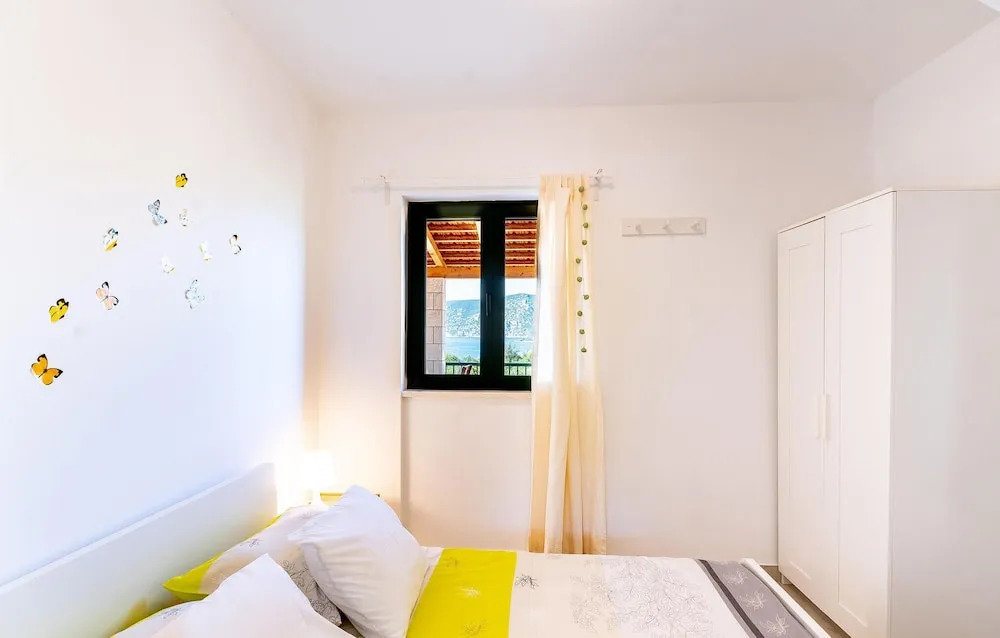 Amazing Home in Kneze With Wifi and 4 Bedrooms