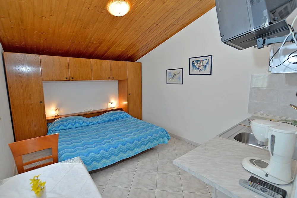 Apartments Creska 629