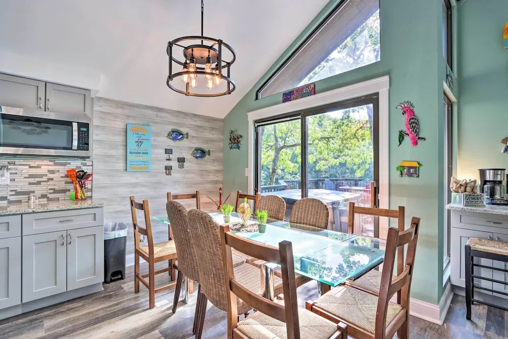 2 Mi to Margaritaville: Lake of the Ozarks Home!