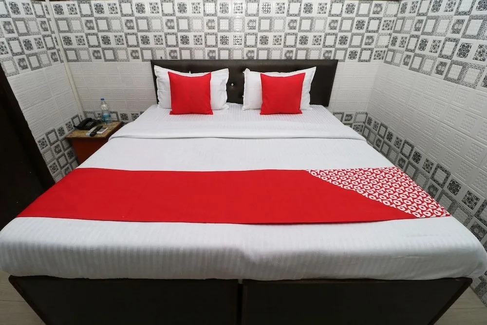 OYO 28409 Hotel Big City