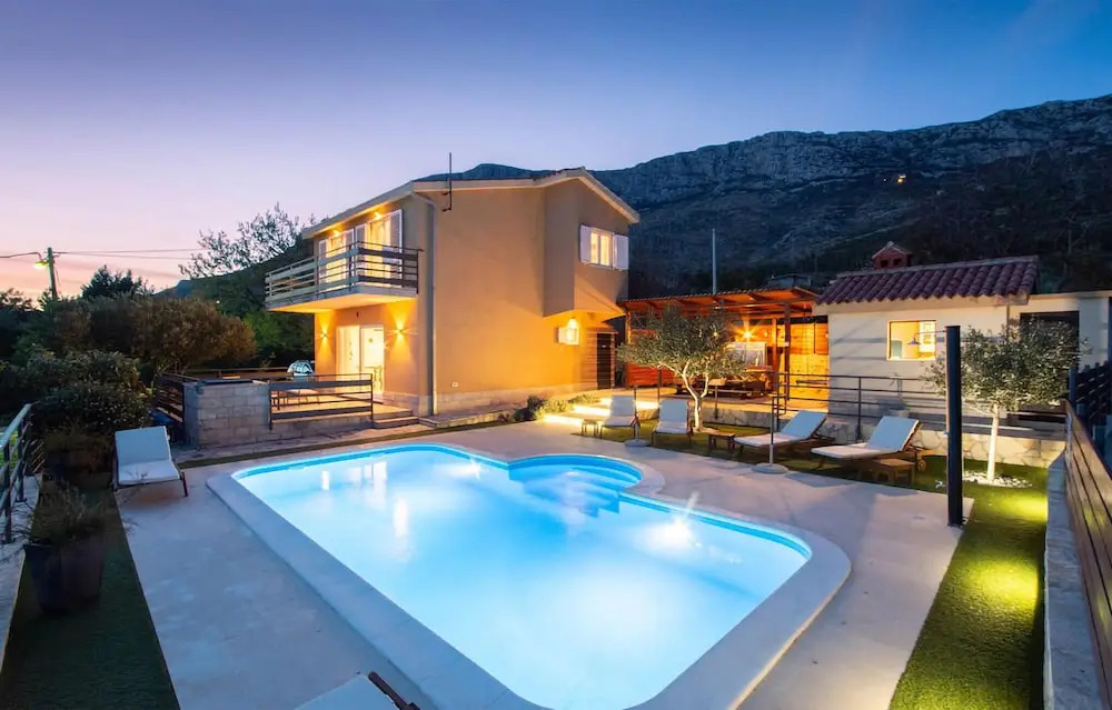 Amazing Home In Kastel Sucurac