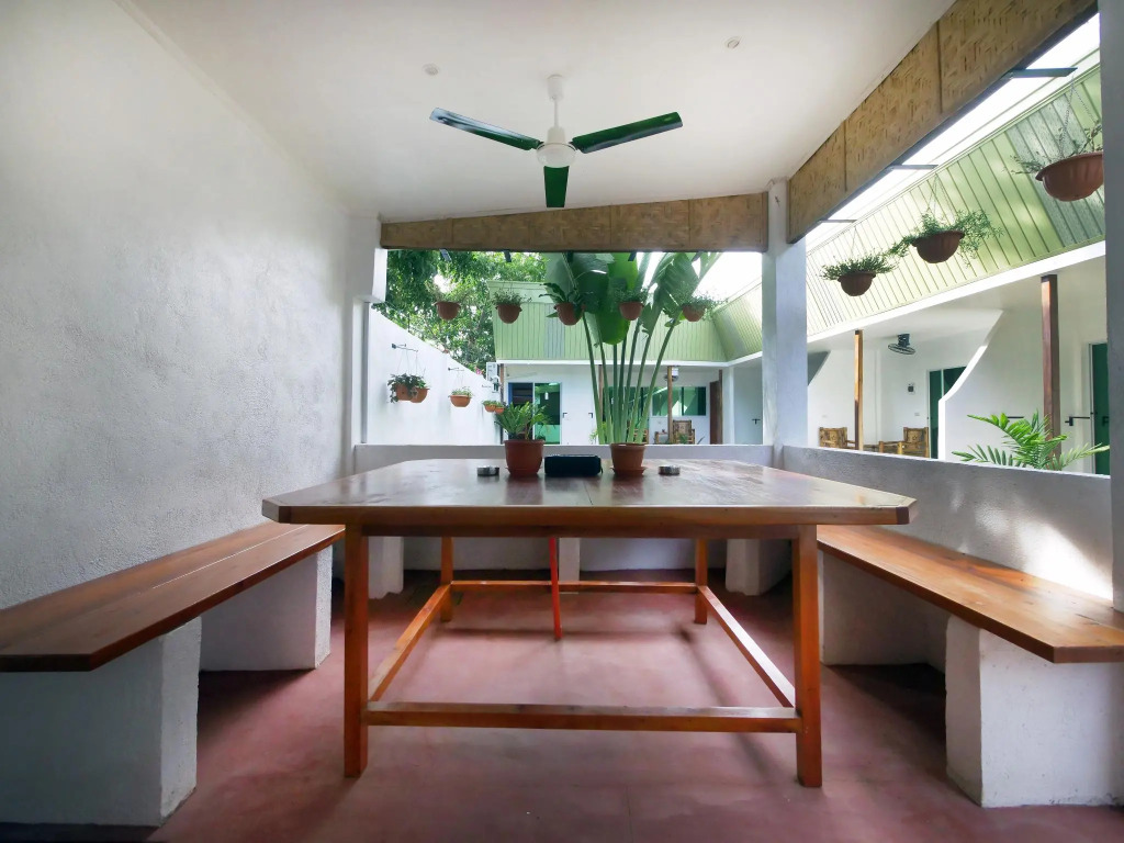 Alona Gecko Inn