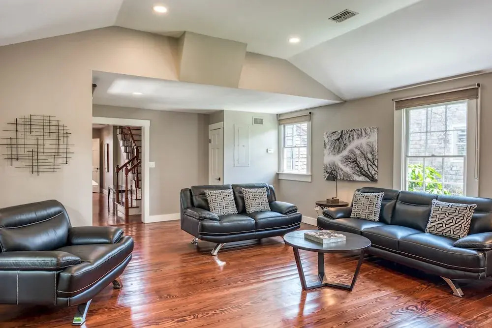 Colonial Quarter Hideaway With Modern Comforts & Balcony - Near the Beach