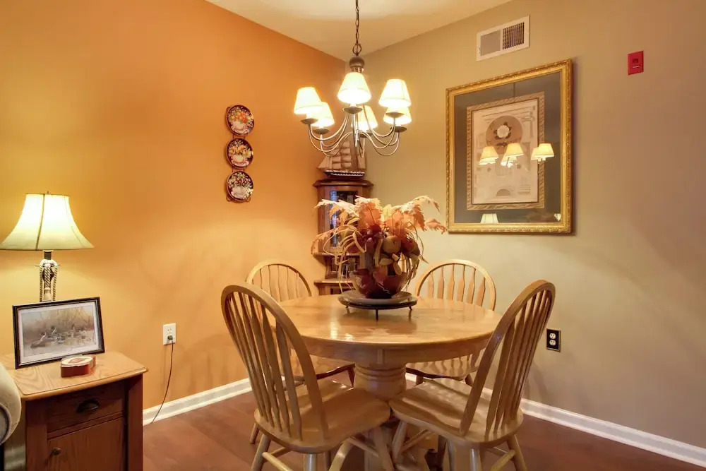 Parkway Condo ~ Walk to Island in Pigeon Forge!
