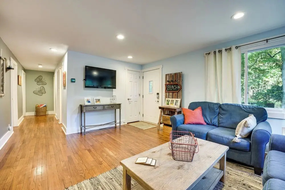 Renovated, Spacious Retreat in Union Pier!