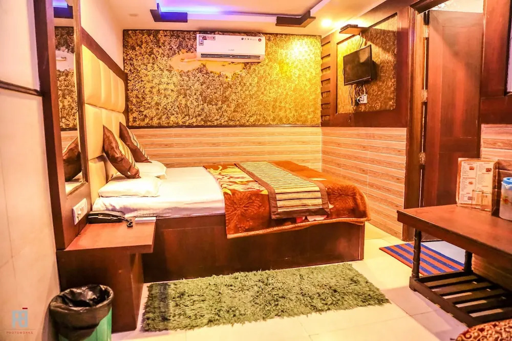 Glow inn hostel