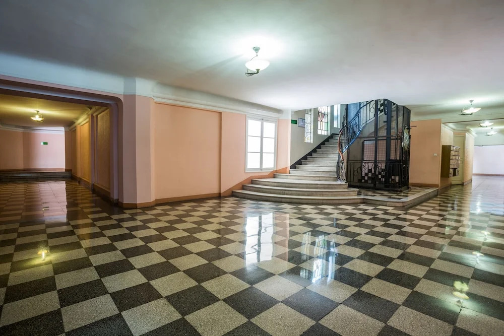 Art Deco Apartment terrace by Weekome