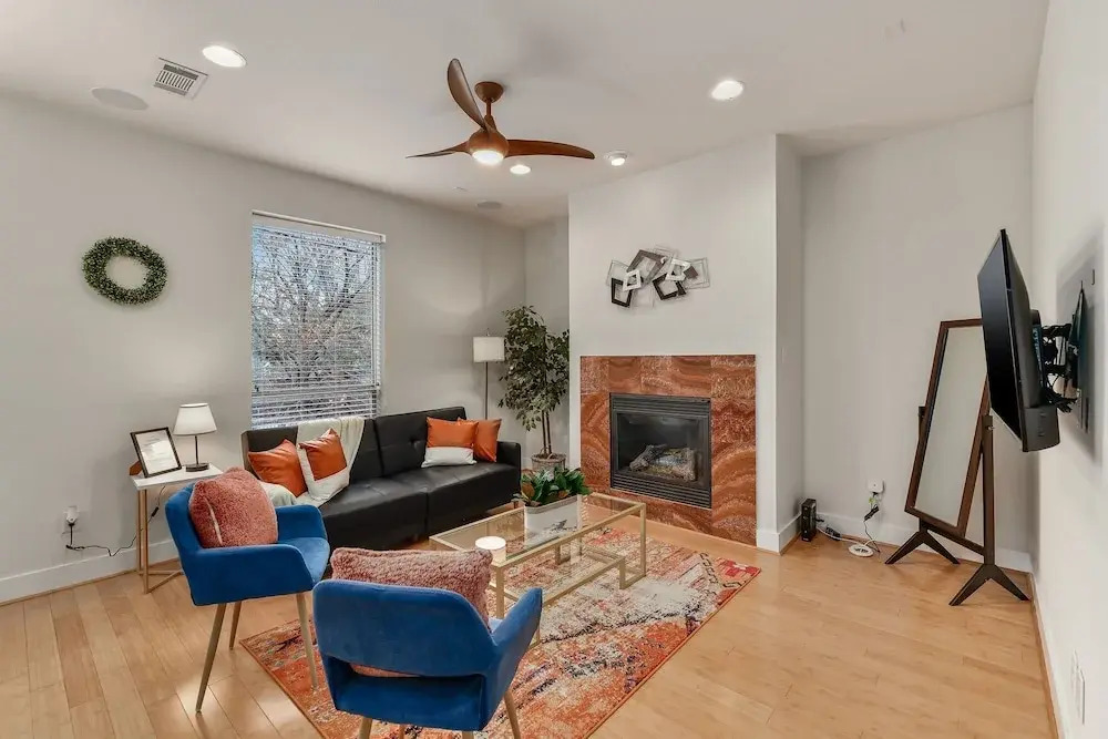 CozySuites Oak Lawn with great rooftop