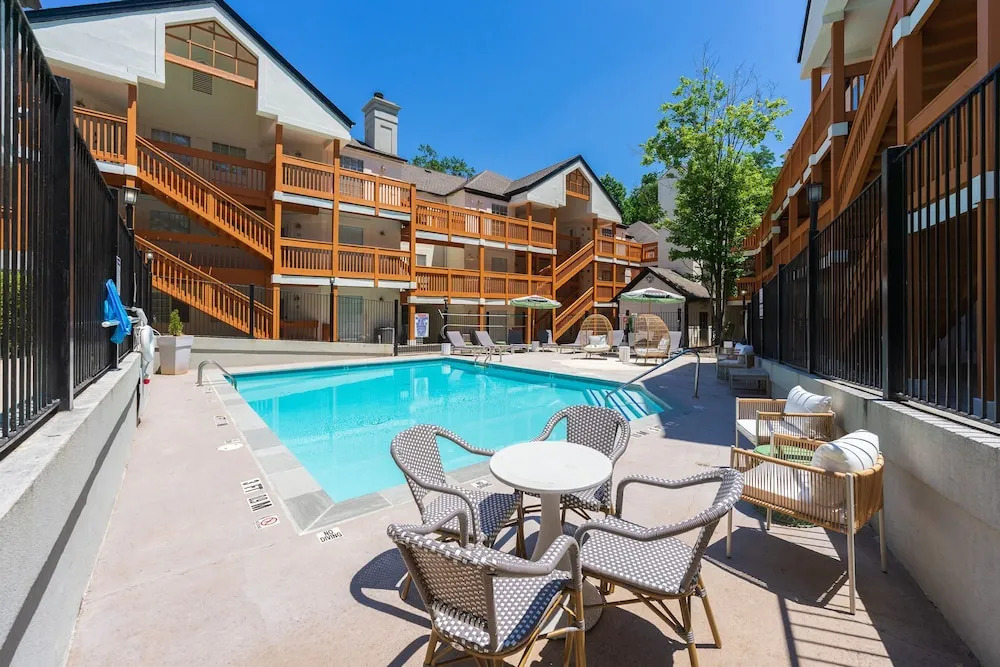 Stylish Buckhead Condo Your Urban Getaway in ATL