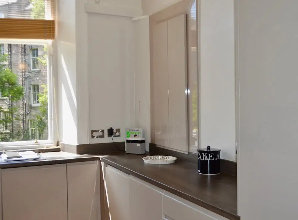Traditional 2 Bedroom Edinburgh Apartment