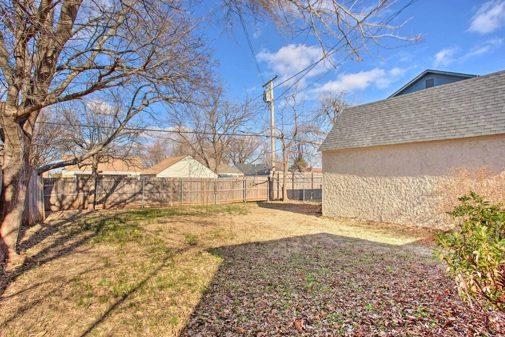 Pet-friendly OKC Home w/ Yard ~ 5 Mi to Dtwn!