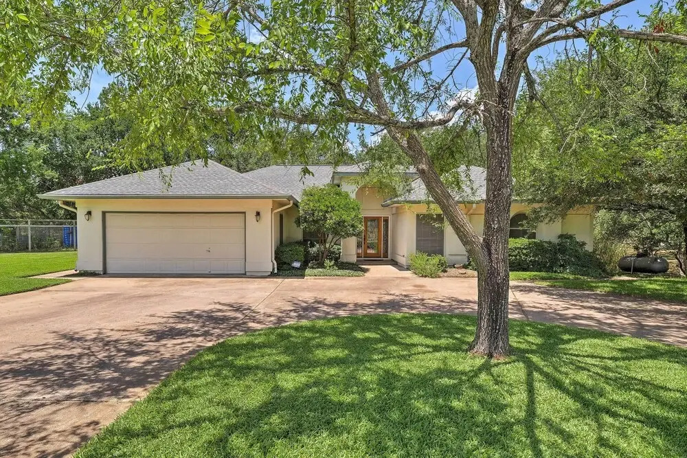 Round Rock Lakefront Home w/ Water Toys & Fire Pit
