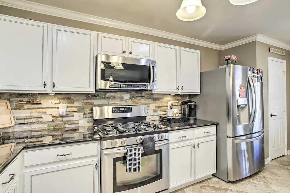 Luxe Home 30 Miles to Houston w/ Pool & Grill