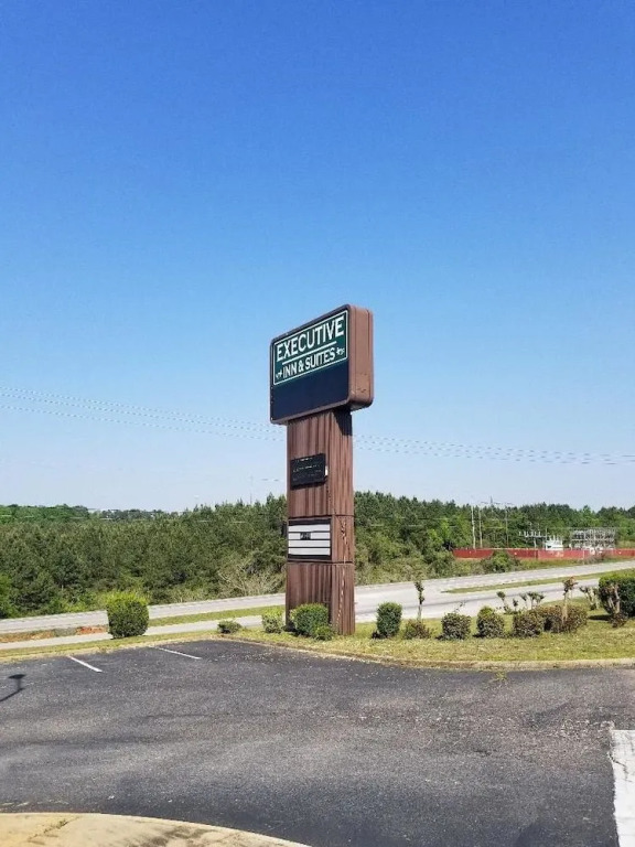 Executive Inn & Suites