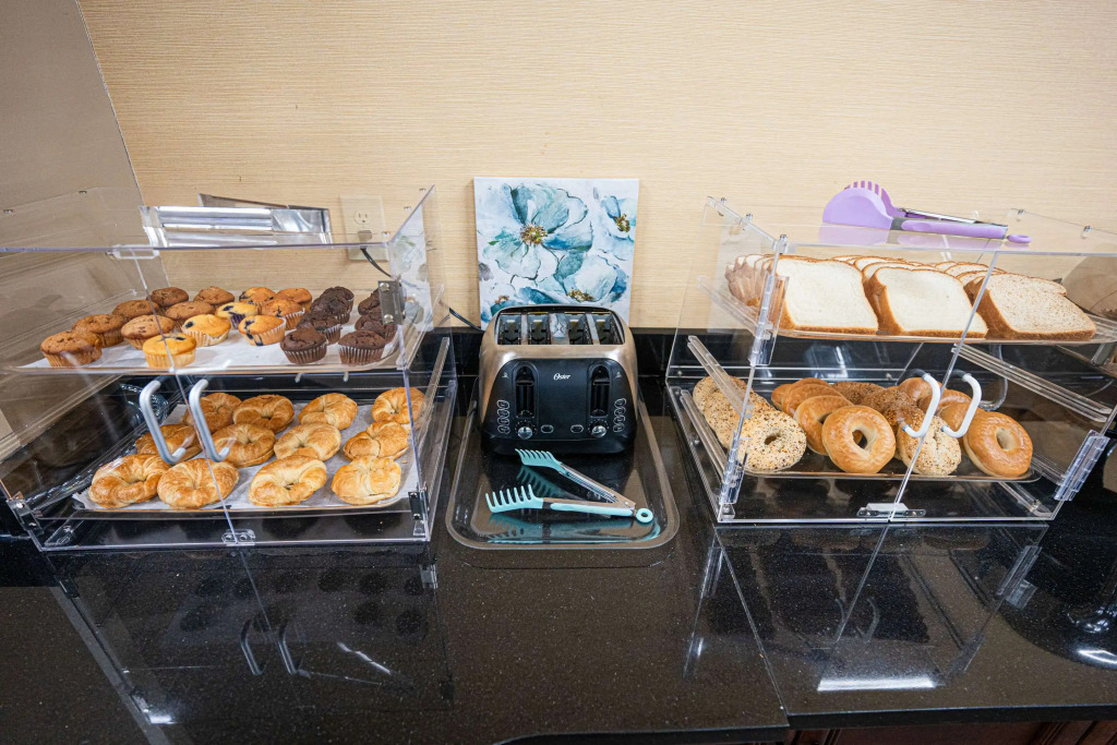 Clarion Hotel Detroit Metro Airport