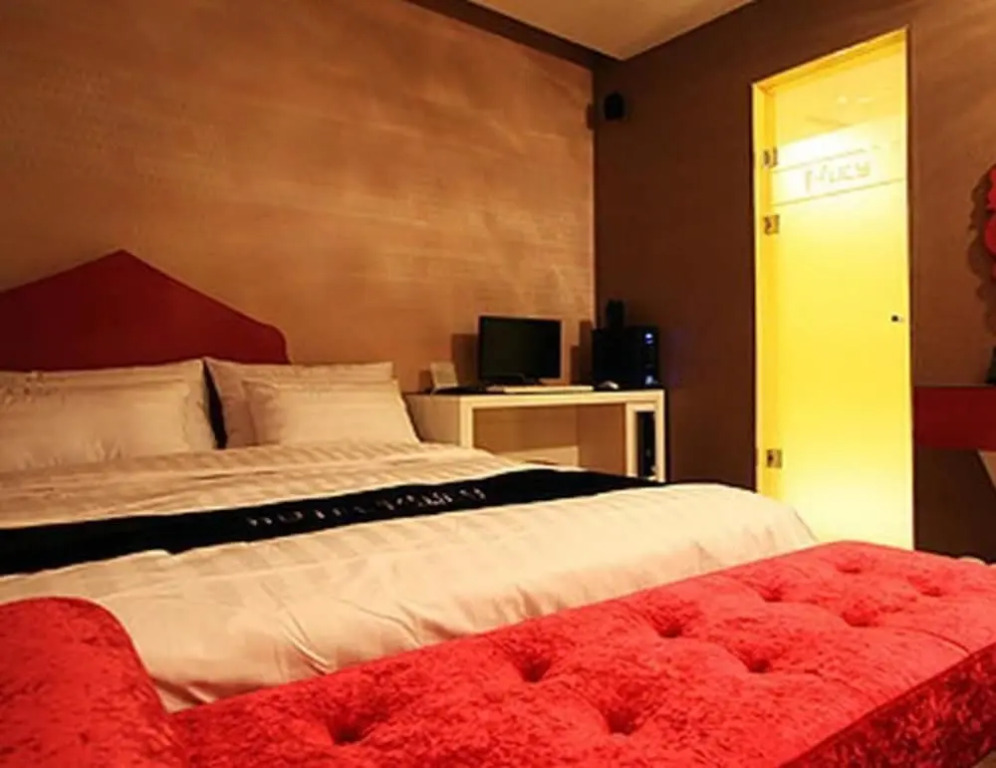 Lucy Motel
