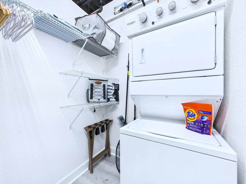 Minutes to Port Loft Near Dining Fun -unit 207