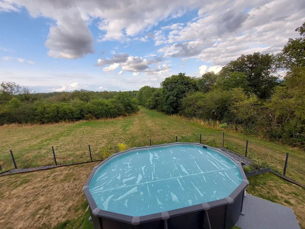 Holiday home in Noiseux with fenced garden