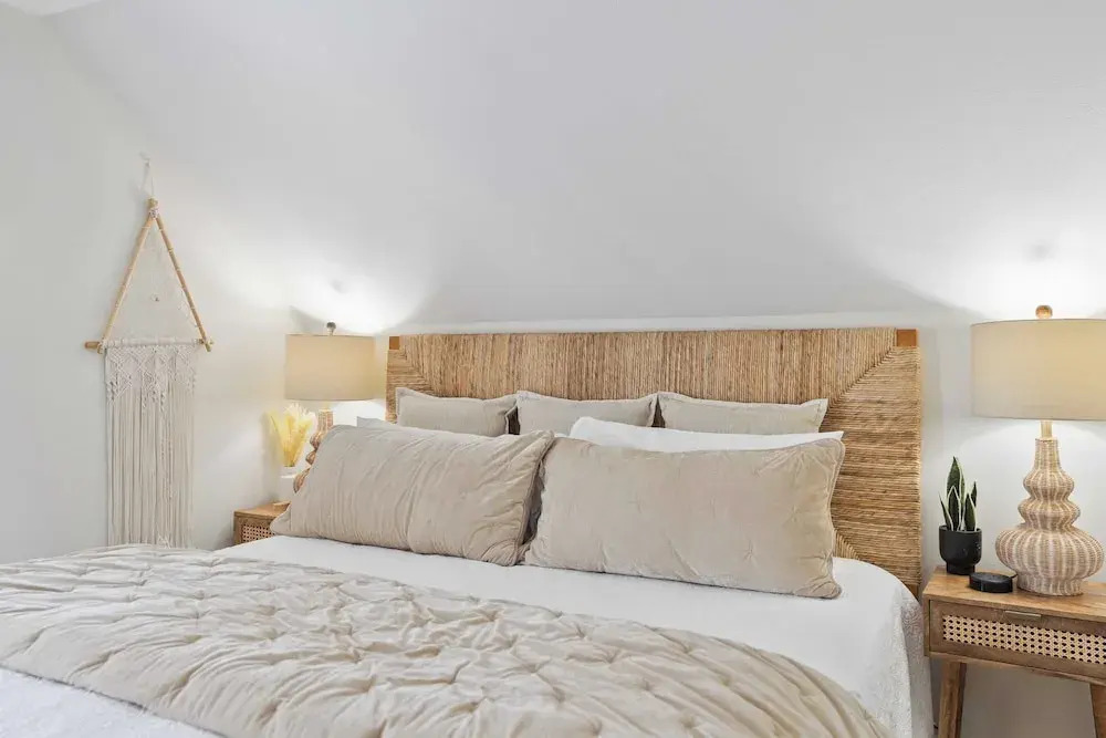 Newly Renovated! 2-min Walk to the Beach The Coastal Cottage by Avantstay