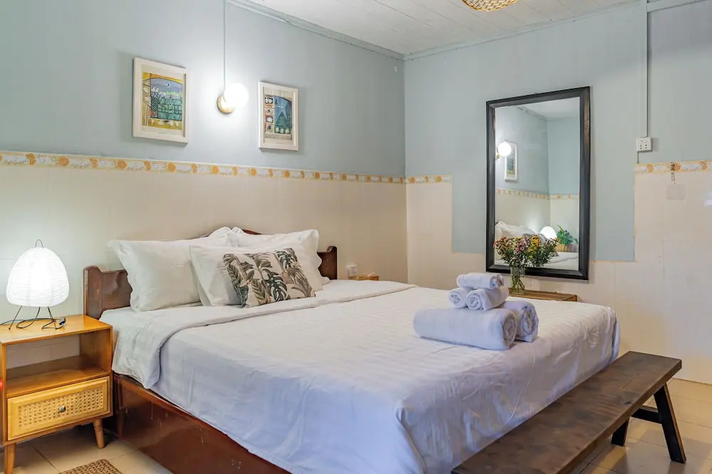 Cozy 1990s Khmer Style Flat in Heart of Tonle Bassac