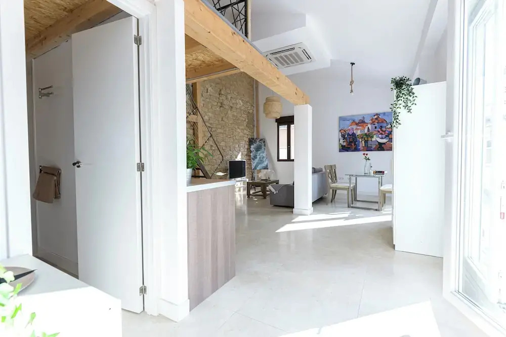 Soho Boho Apartments - with sunny rooftop terrace and fiber optic internet