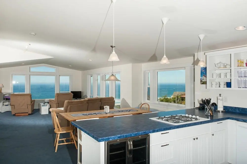 The Lighthouse 3 Br home by RedAwning