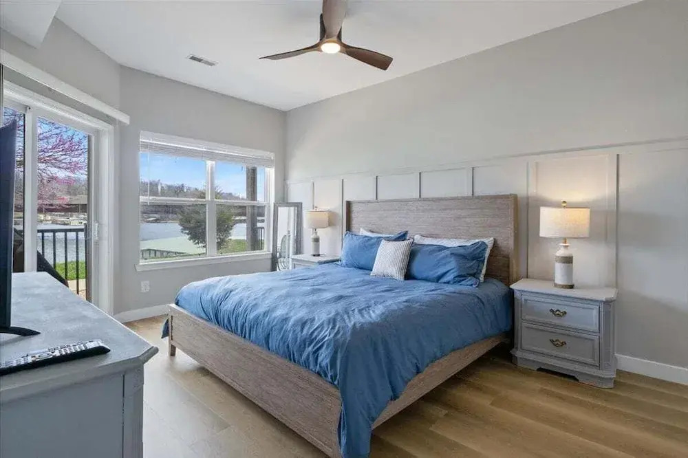 Steps to Water, Serene View, Updated Condo Family Fun w/ 3 Pools in Camdenton