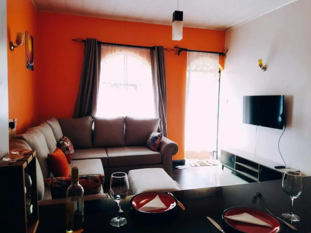 Cozy 1-bedroom cottage in Riverside with garden