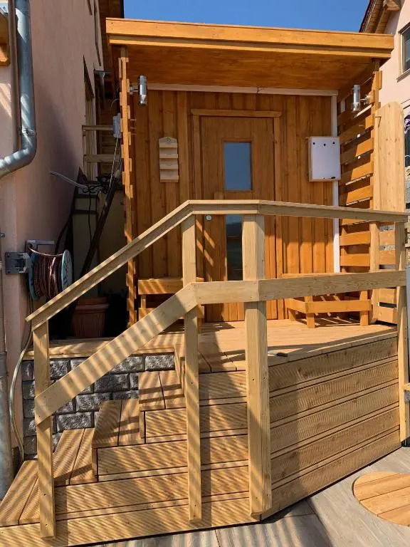 Romantische Ferienwohnung mit fantastischem Ausblick, Pool und Gartensauna