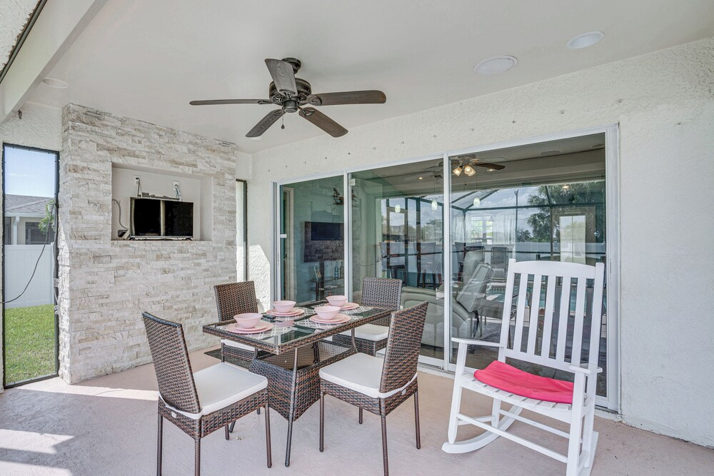 Dog-friendly Cape Coral Home: Private Pool!