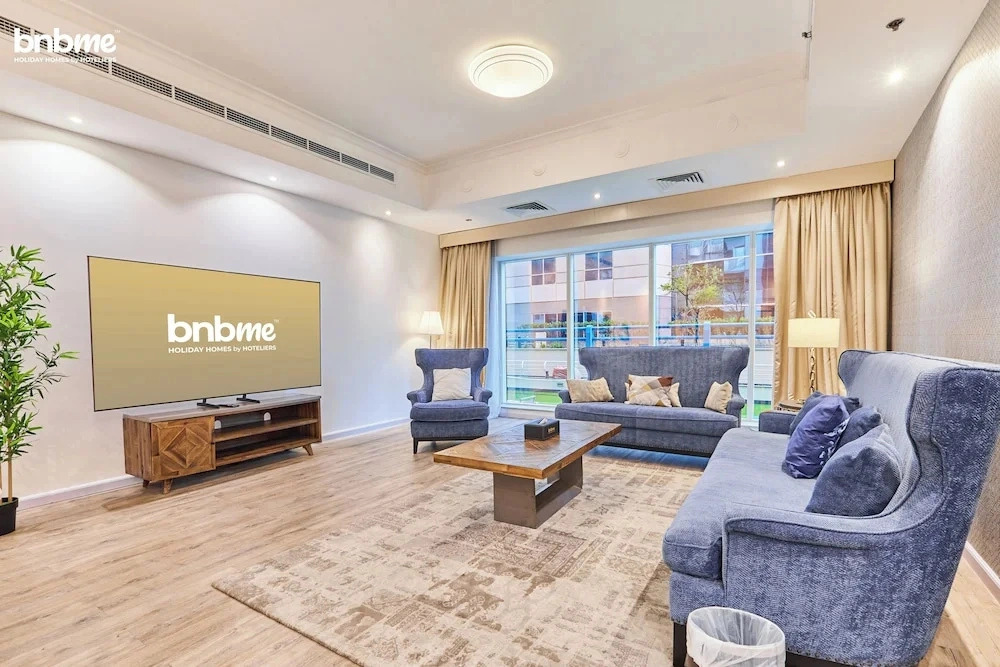 bnbme - Emirates Crown - 2BR & Maid Room