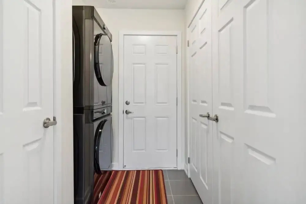 A Brand New 4BR Townhouse in Thorold Retreat