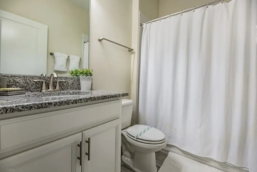 6 Bedrooms / 5 Bathrooms / Solterra (5220 OA), Davenport, US