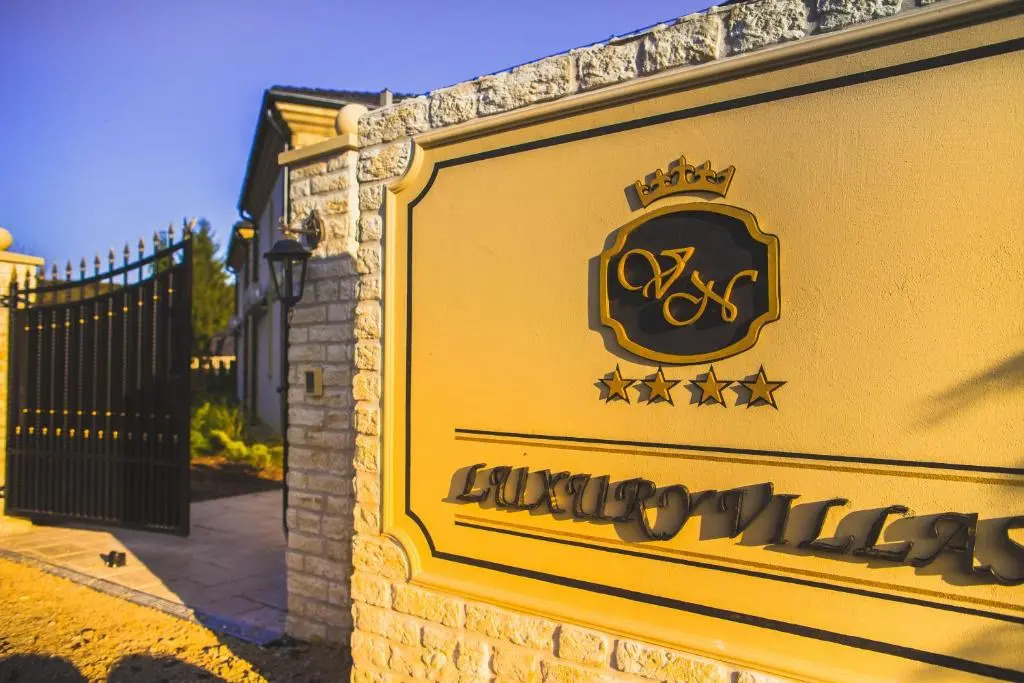 Luxury-Villas