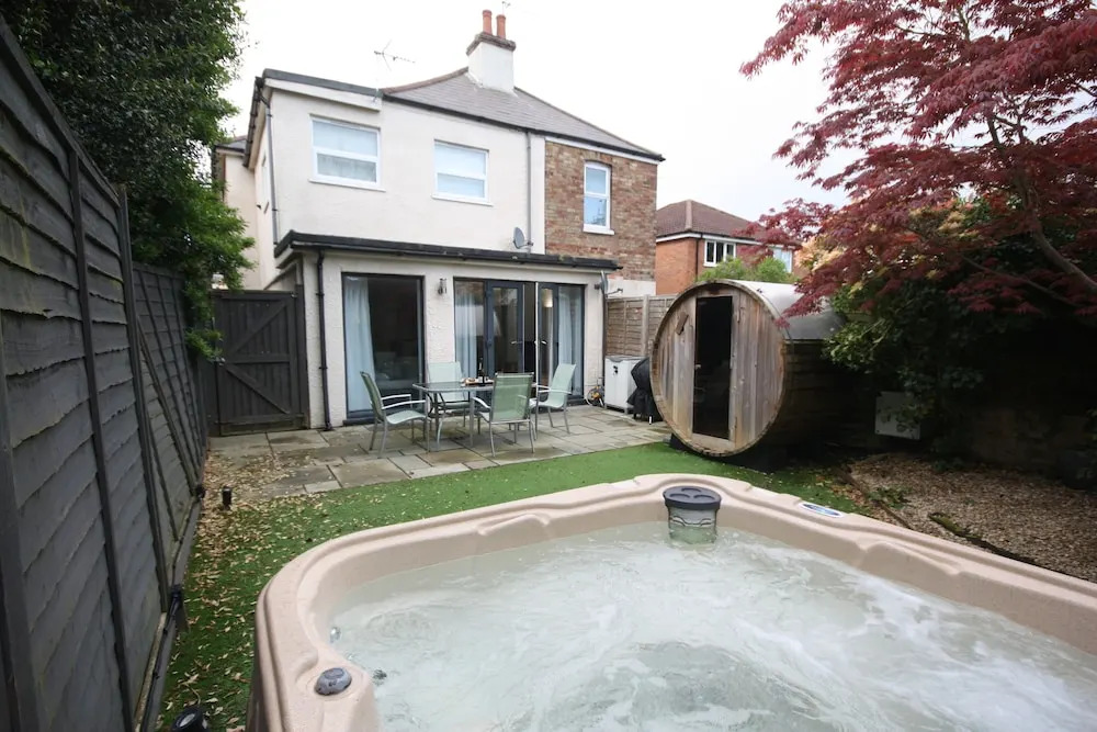 Bournemouth Holiday Let With Hot Tub & Sauna
