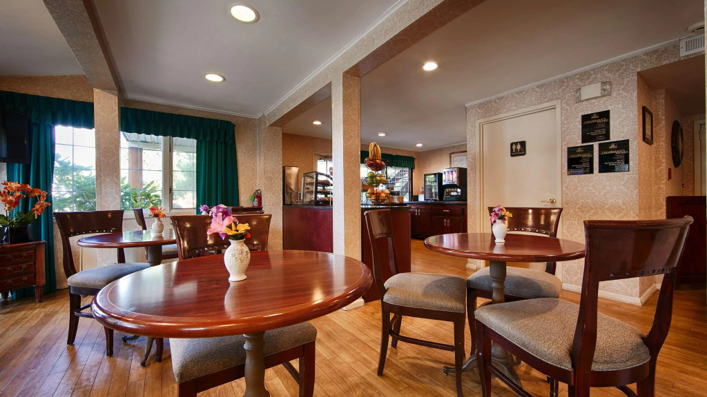 SureStay Plus by Best Western Woodbury Inn