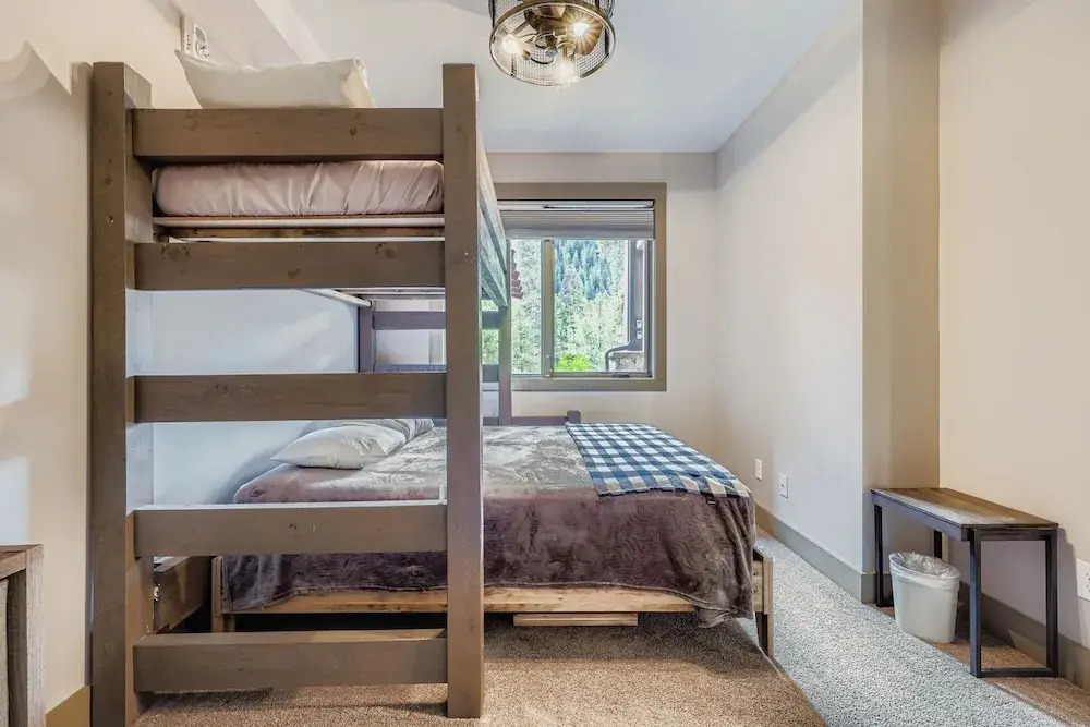1820 The Seasons 1 Bedroom Condo
