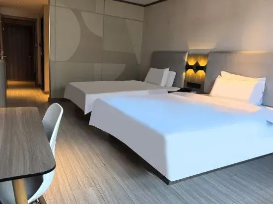 Home Inn Huayi Selected Hotel (Shanghai National Convention and Exhibition Center Jiayi Road Branch)