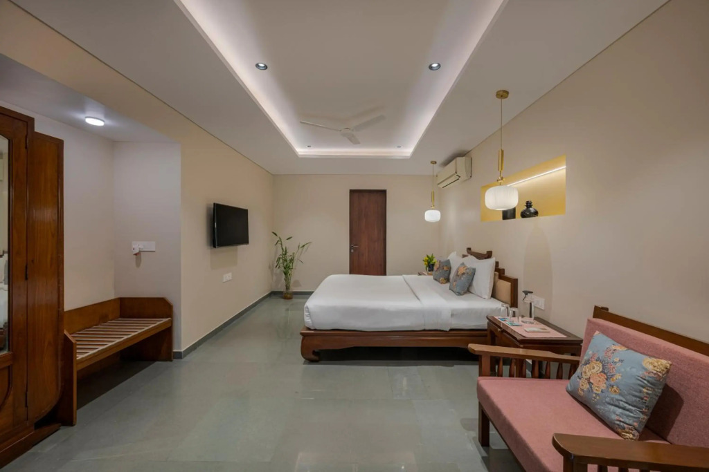 SaffronStays Red Brick House - 3BR English-style villa with verandah dining, orchard lawn & classic charm