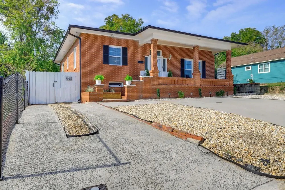 Walk to Mercer: Dtwn Macon Home w/ Fire Pit!