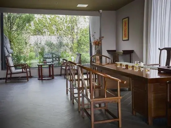 Tengchong Pohang Dongshan Hot Spring Hotel