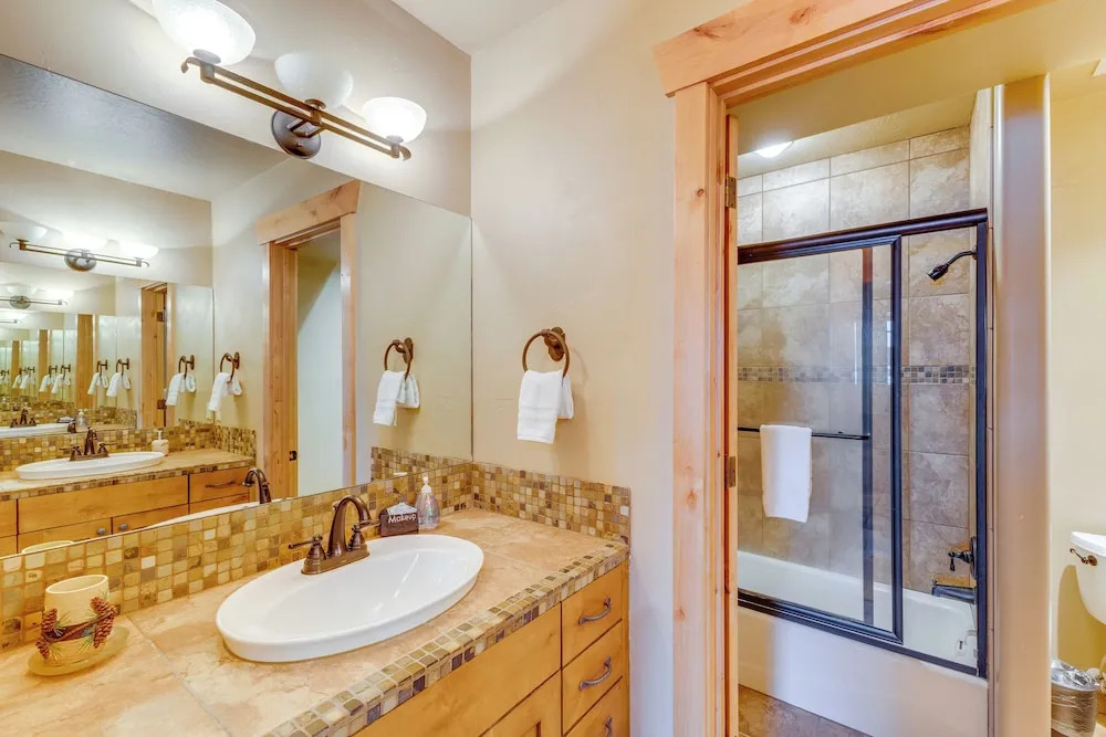 Ski-in/ski-out! Mtn-view Donnelly Home w/ Hot Tub