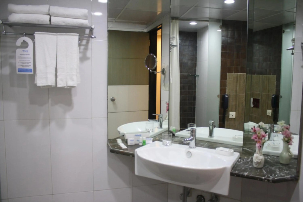 OYO Premium Deccan Apte Road